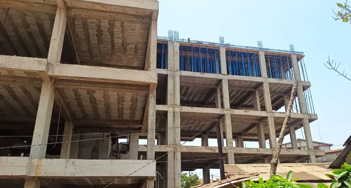 Structure en béton en cours de construction